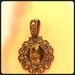 Gold pendant